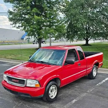 2003 GMC Sonoma Extended Cab SLS Pickup 3D 6 ft