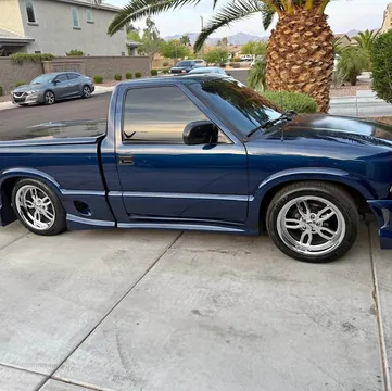 2003 GMC Sonoma SLS Pickup 2D 6 ft