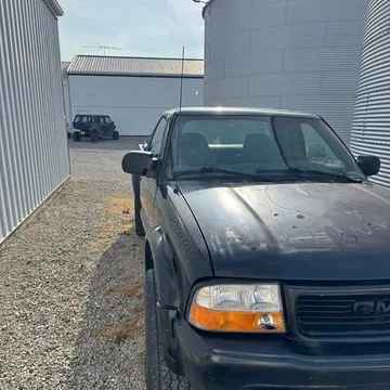 2003 GMC Sonoma Extended Cab SL Pickup 3D 6 ft
