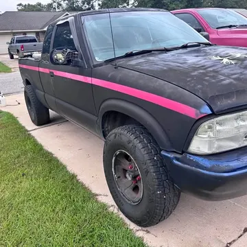 2003 GMC Sonoma Regular Cab SLS Pickup 2D 6 ft