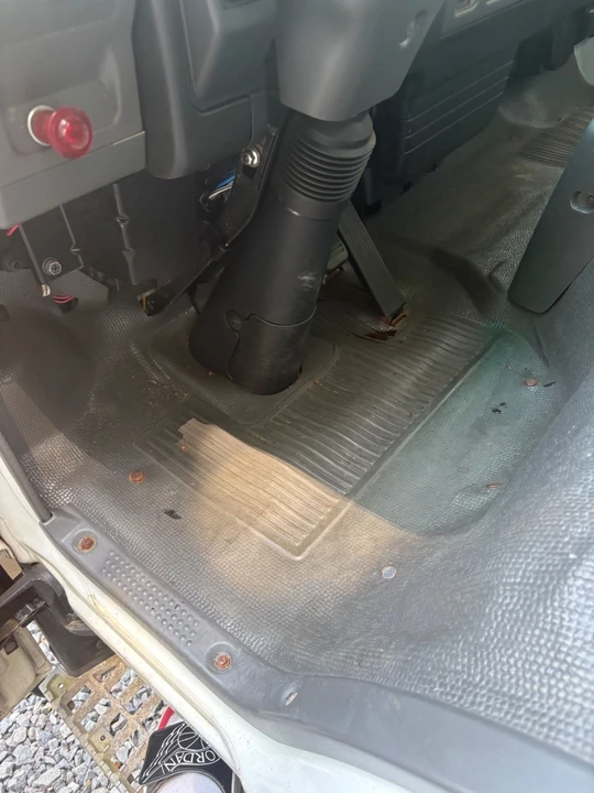 2003 GMC TopKick - Image 7 of 8