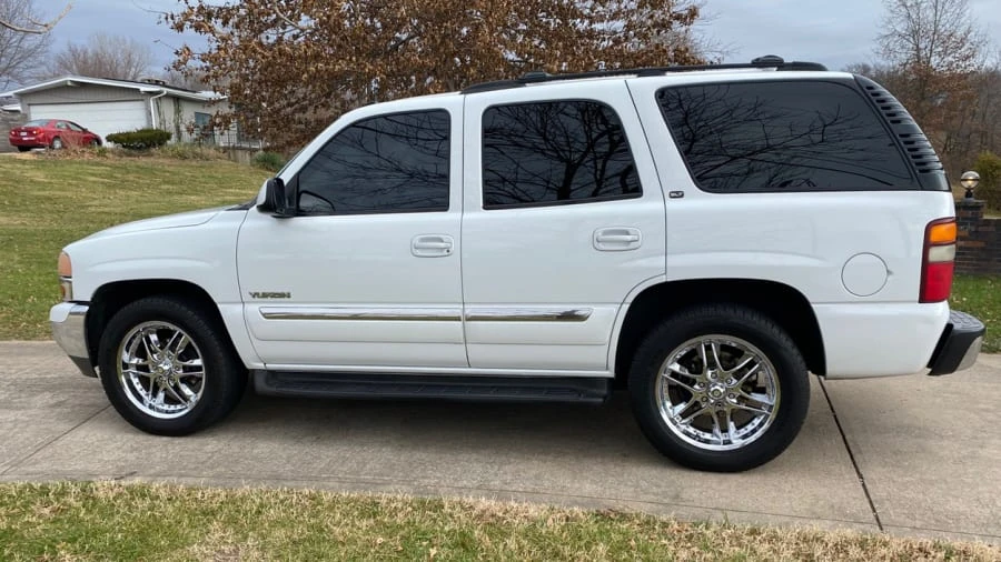 2003 GMC Yukon 2nd Gen - Image 2 of 15