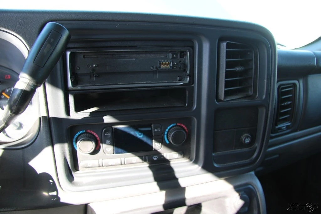 2003 GMC Yukon 2nd Gen - Image 18 of 21