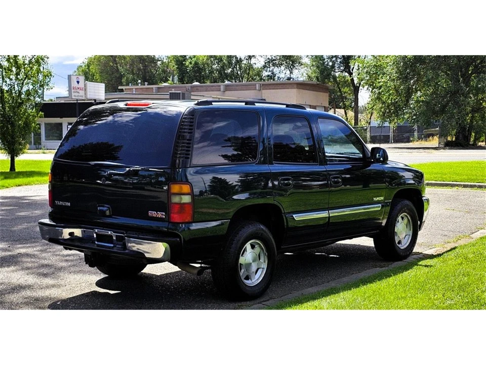 2003 GMC Yukon 2nd Gen - Image 5 of 31