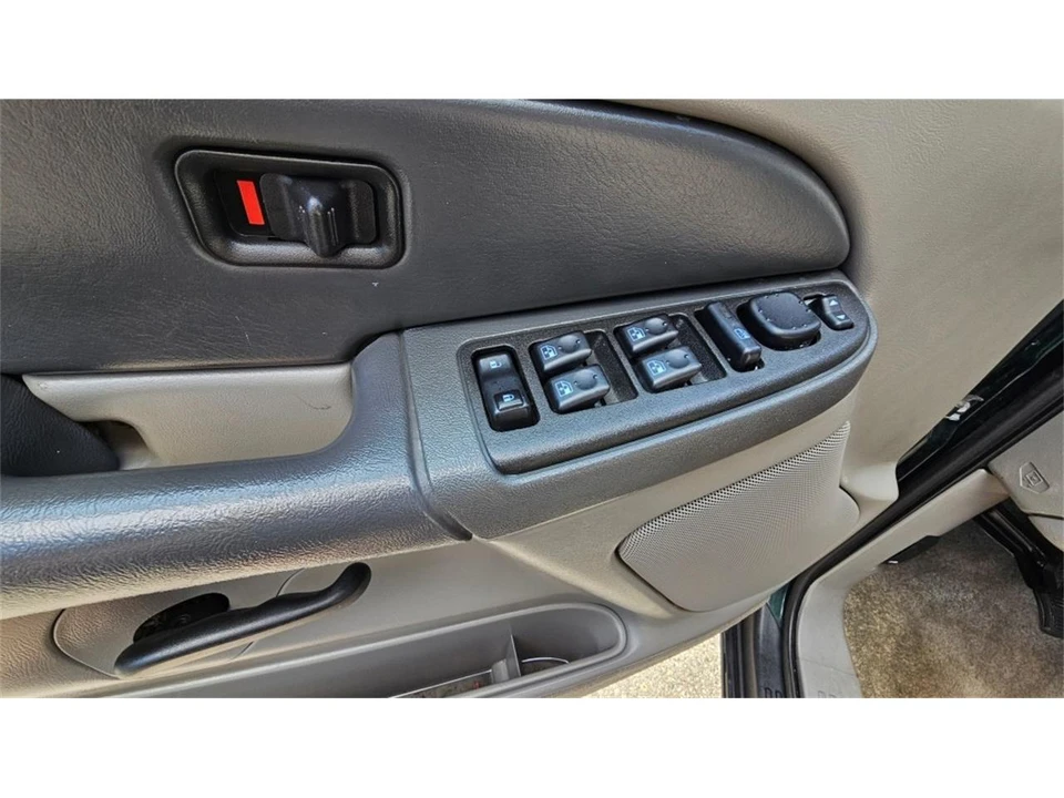 2003 GMC Yukon 2nd Gen - Image 12 of 31