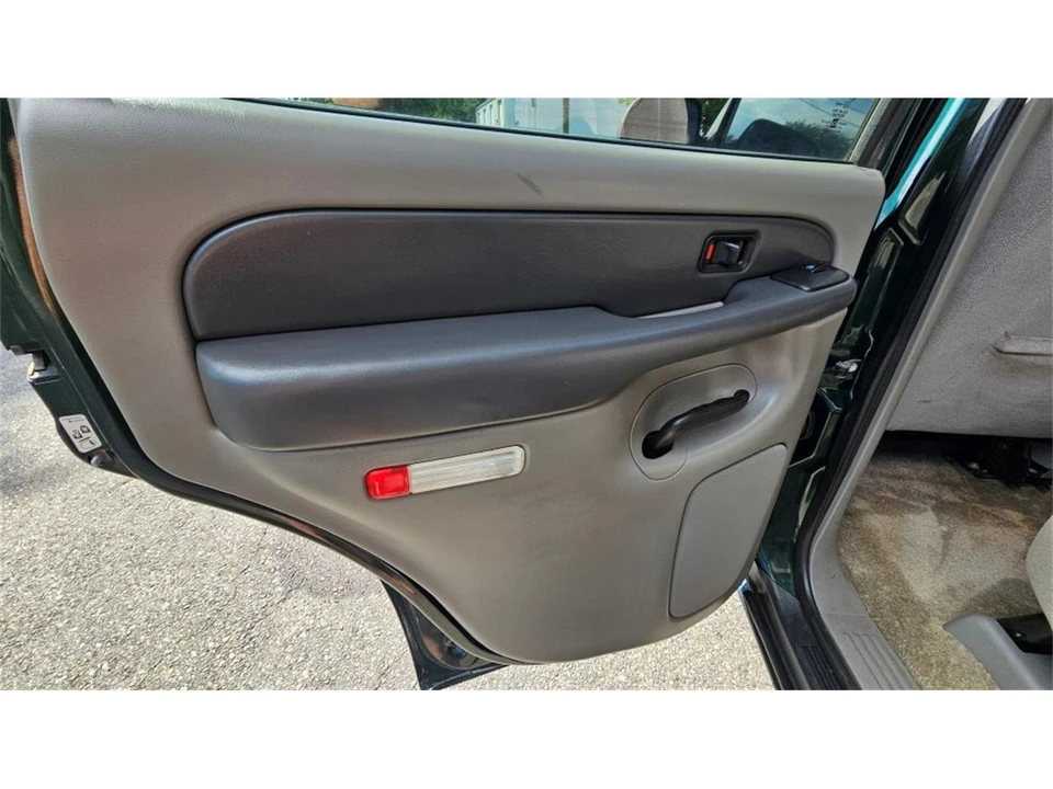 2003 GMC Yukon 2nd Gen - Image 27 of 31