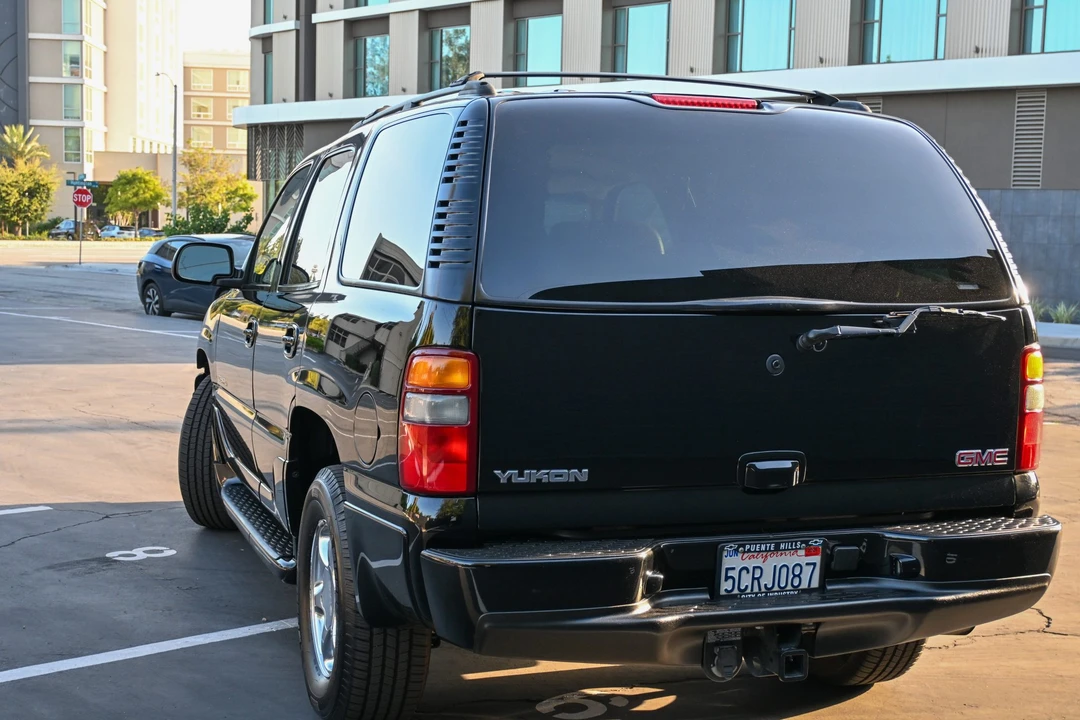 2003 GMC Yukon 2nd Gen - Image 10 of 31