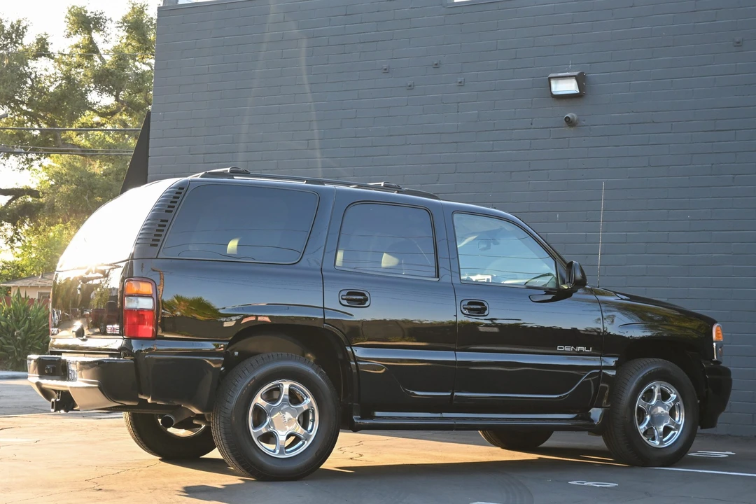 2003 GMC Yukon 2nd Gen - Image 18 of 31
