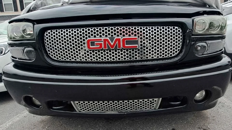2003 GMC Yukon 2nd Gen - Image 2 of 13