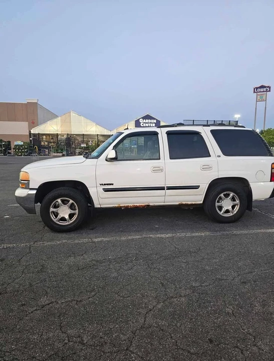2003 GMC Yukon 2nd Gen - Image 2 of 11