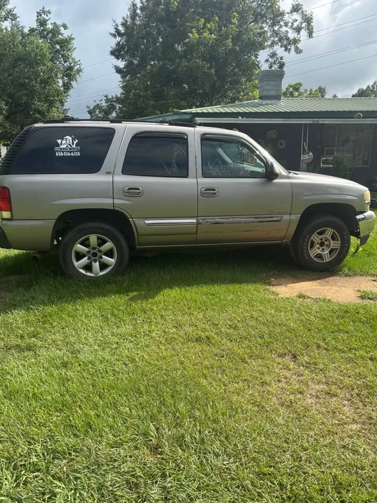 2003 GMC Yukon 2nd Gen - Image 2 of 4