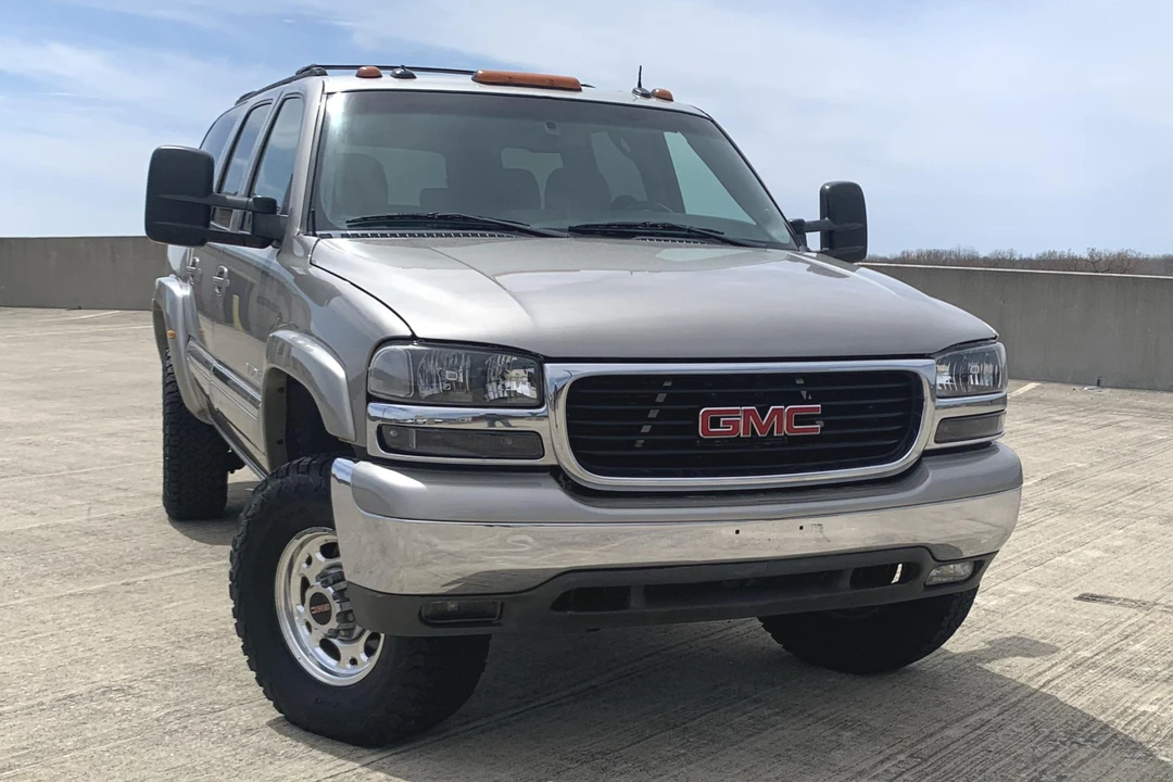 2003 GMC Yukon 2nd Gen - Image 2 of 31