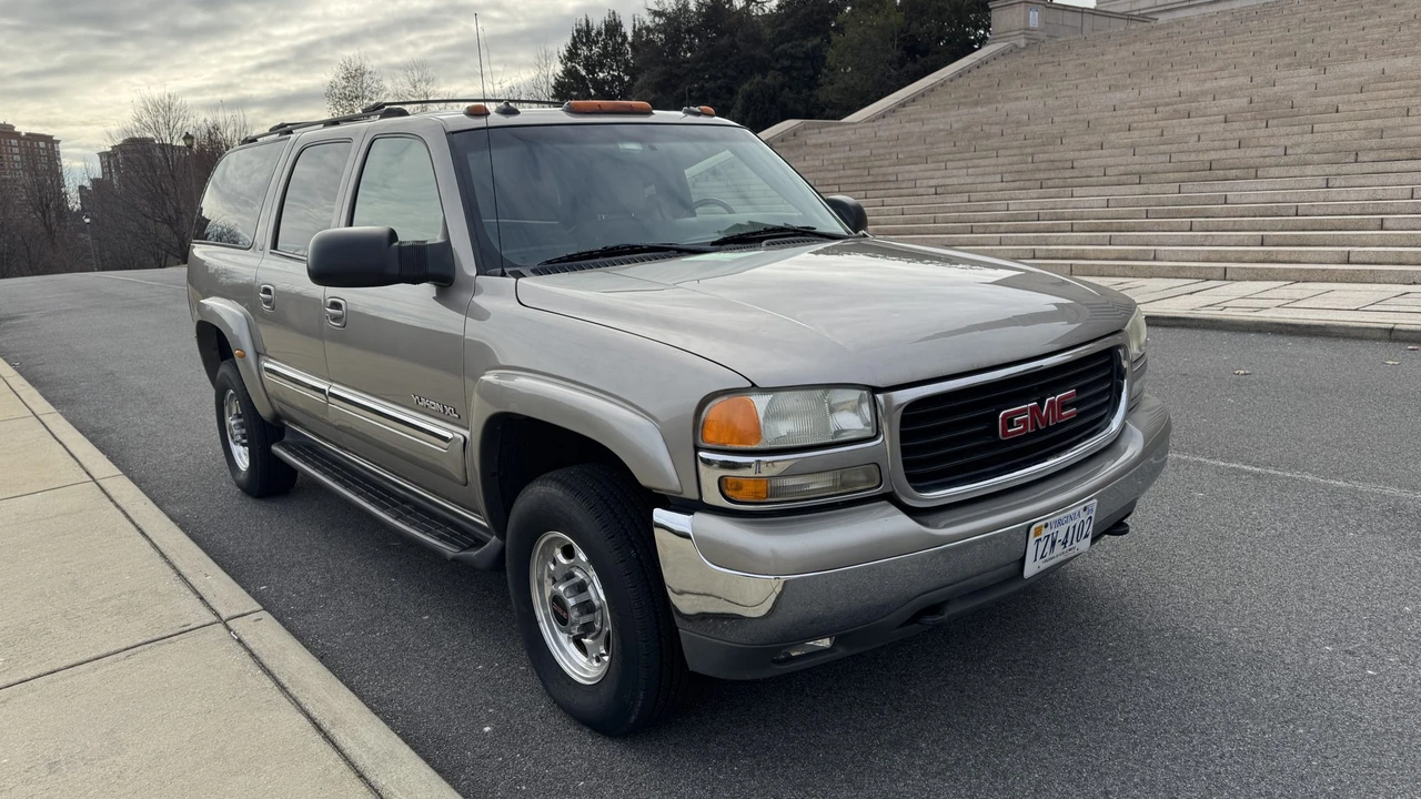 2003 GMC Yukon 2nd Gen - Image 2 of 31
