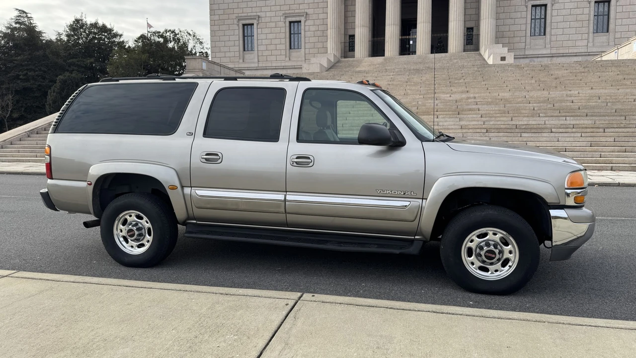 2003 GMC Yukon 2nd Gen - Image 5 of 31