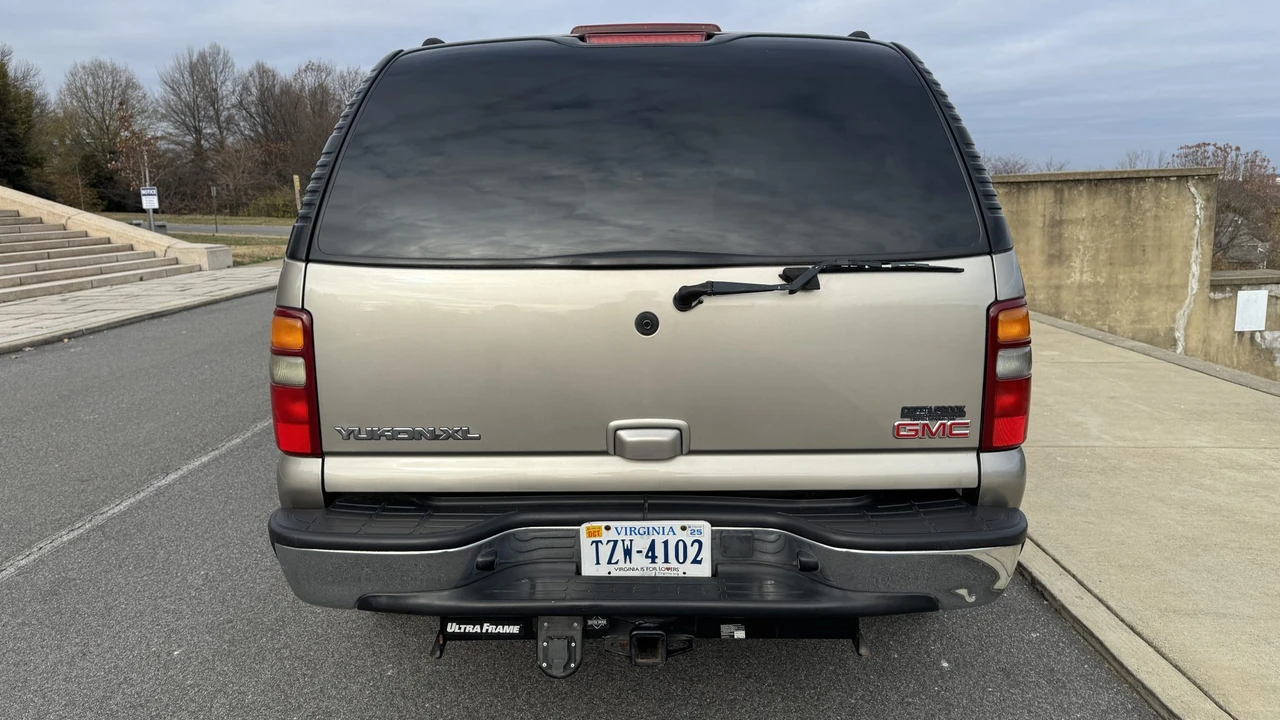 2003 GMC Yukon 2nd Gen - Image 10 of 31