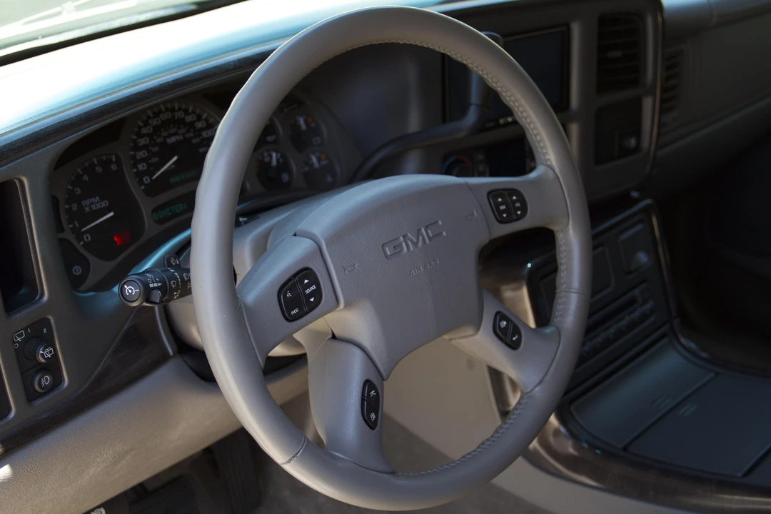2003 GMC Yukon 2nd Gen - Image 21 of 31