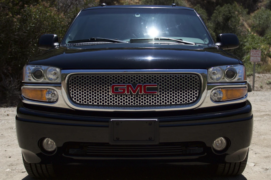 2003 GMC Yukon 2nd Gen - Image 2 of 31