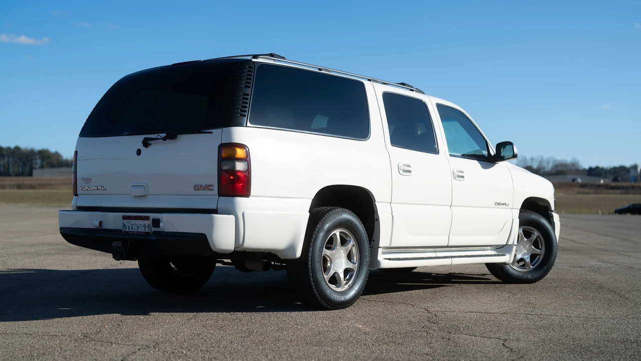 2003 GMC Yukon 2nd Gen - Image 16 of 31