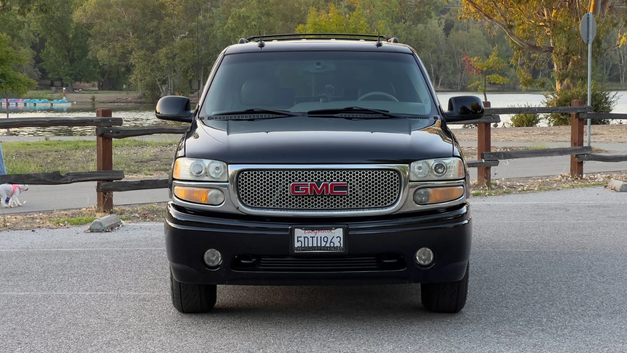 2003 GMC Yukon 2nd Gen - Image 10 of 31