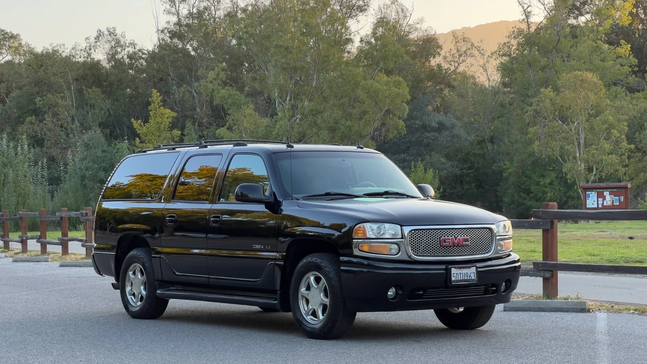 2003 GMC Yukon 2nd Gen - Image 2 of 31