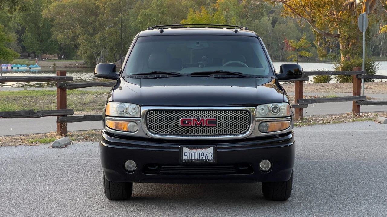 2003 GMC Yukon 2nd Gen - Image 11 of 31