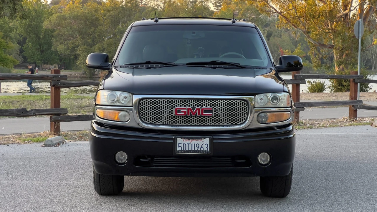 2003 GMC Yukon 2nd Gen - Image 12 of 31