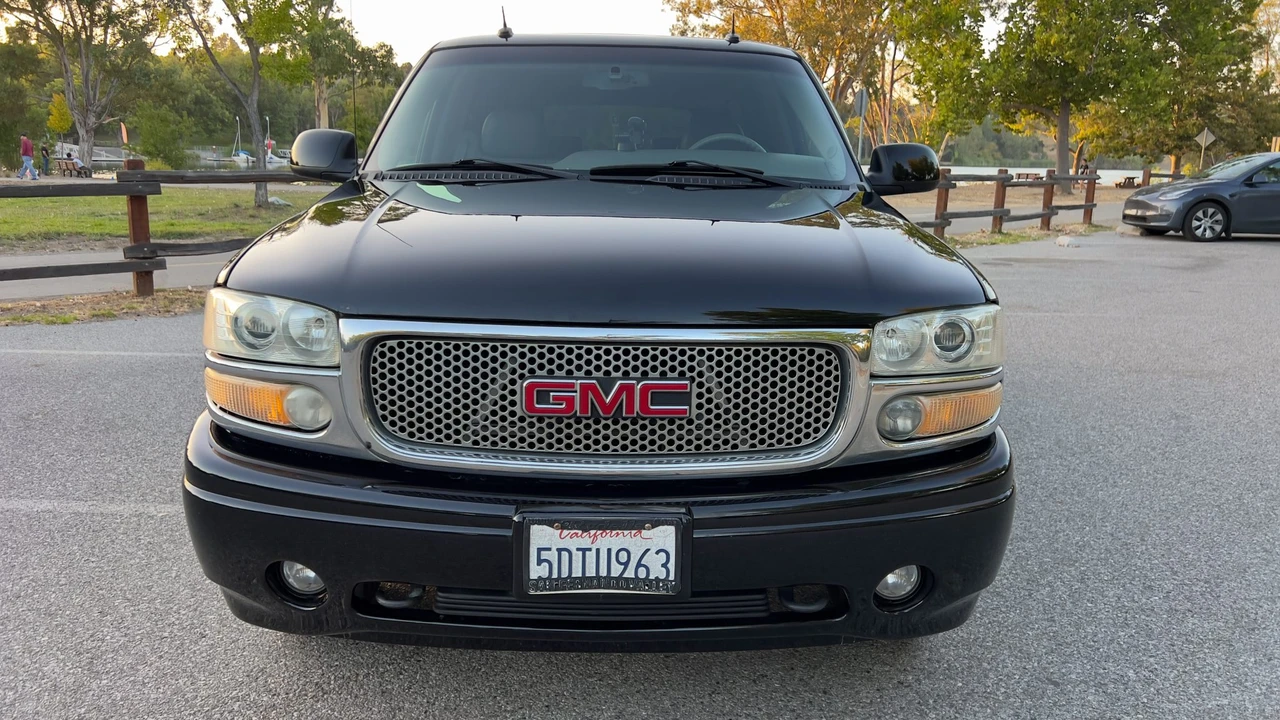 2003 GMC Yukon 2nd Gen - Image 18 of 31