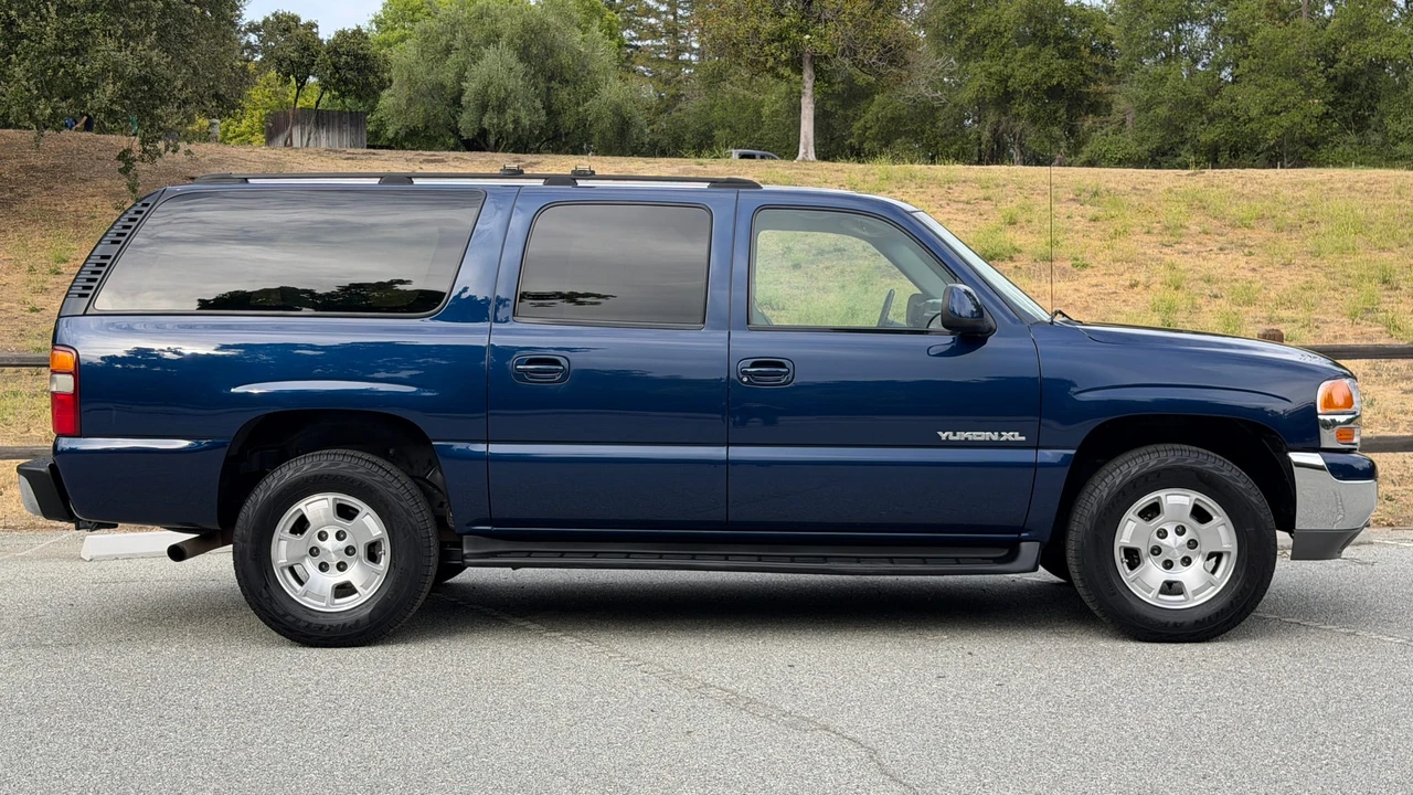 2003 GMC Yukon 2nd Gen - Image 10 of 31