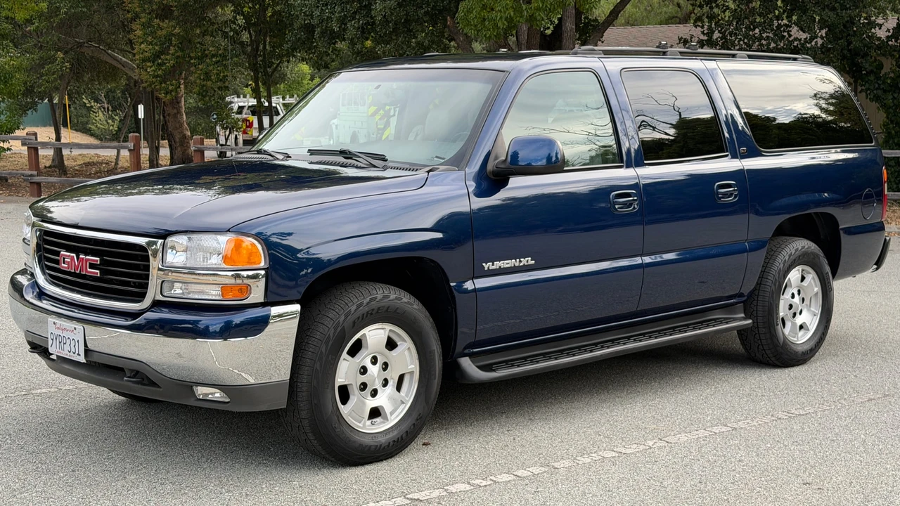2003 GMC Yukon 2nd Gen - Image 2 of 31