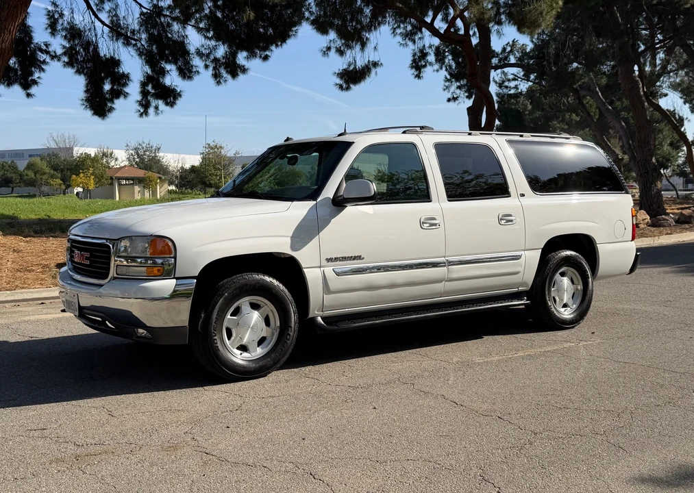 2003 GMC Yukon 3rd Gen - Image 2 of 31