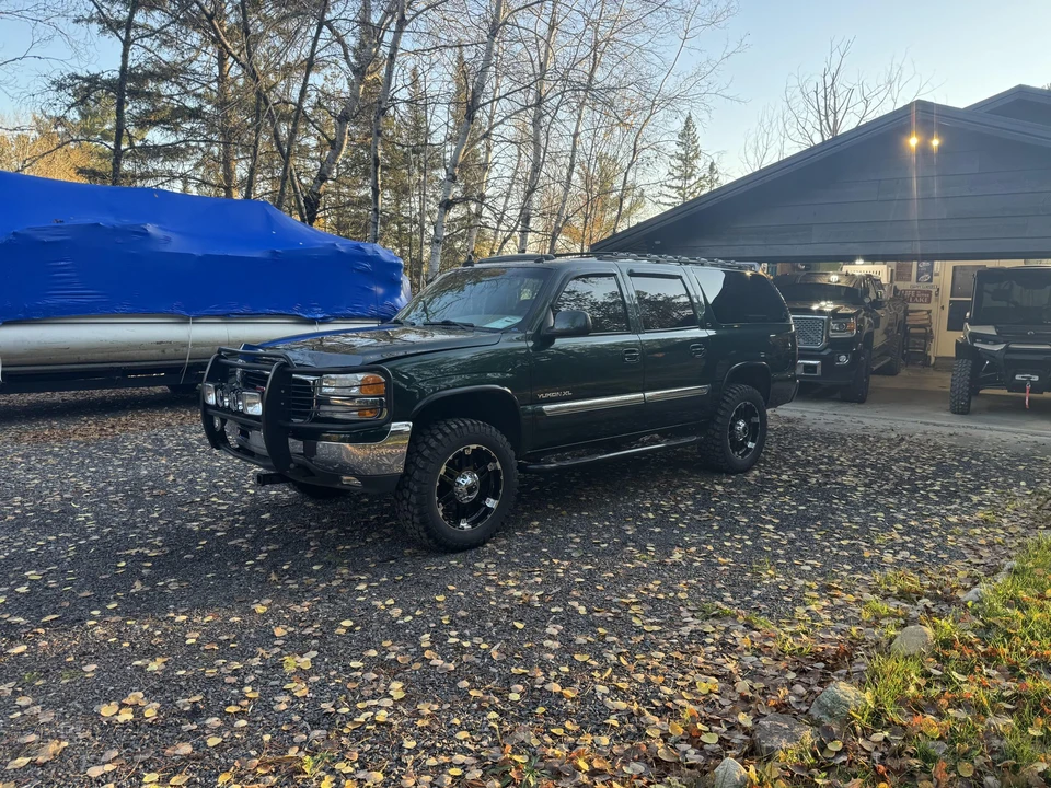 2003 GMC Yukon 2nd Gen - Image 2 of 31