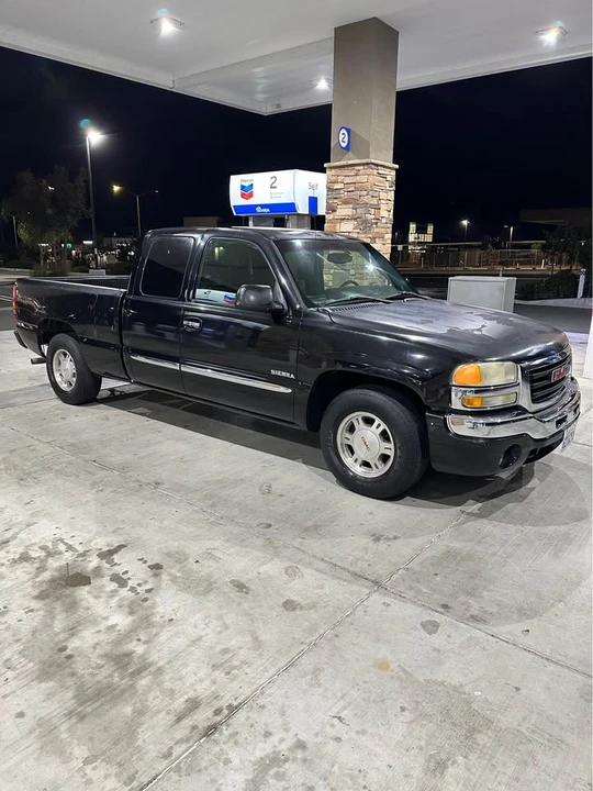 2003 GMC Sierra 2nd Gen - Image 3 of 6