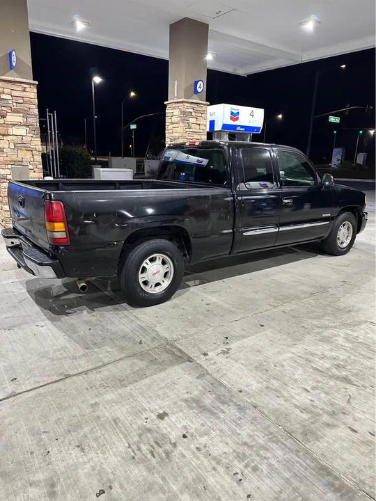 2003 GMC Sierra 2nd Gen - Image 2 of 6
