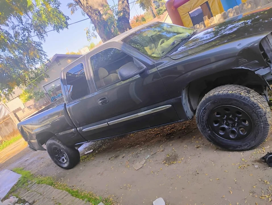 2003 GMC Sierra 2nd Gen - Image 9 of 14