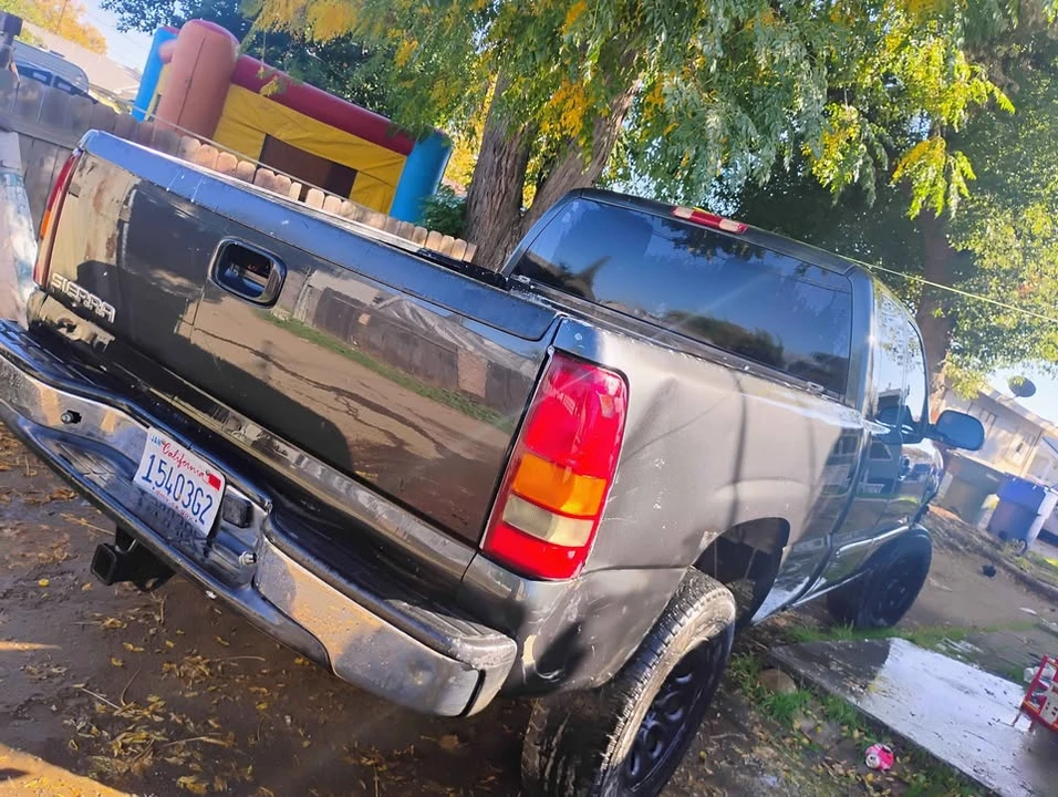 2003 GMC Sierra 2nd Gen - Image 3 of 14
