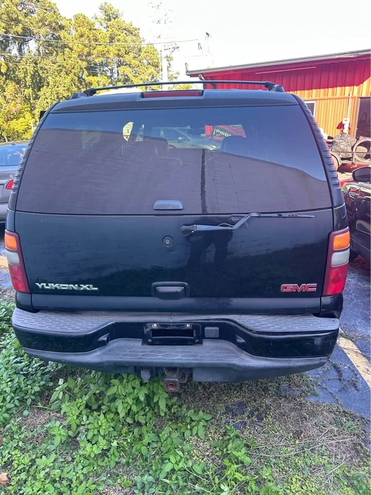 2003 GMC Yukon 2nd Gen - Image 11 of 12