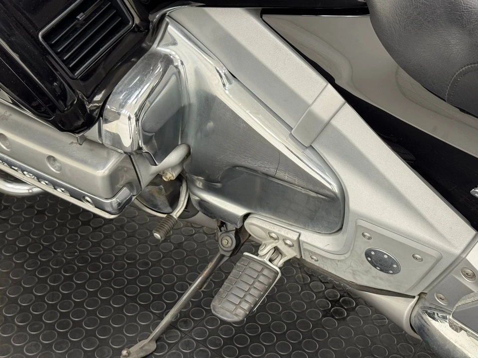 2003 Honda Gold Wing - Image 13 of 31
