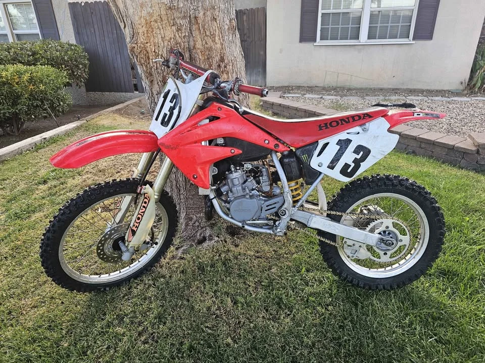 2003 Honda CR - Image 2 of 3