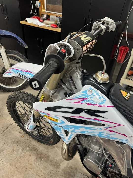 2003 Honda CR - Image 5 of 8