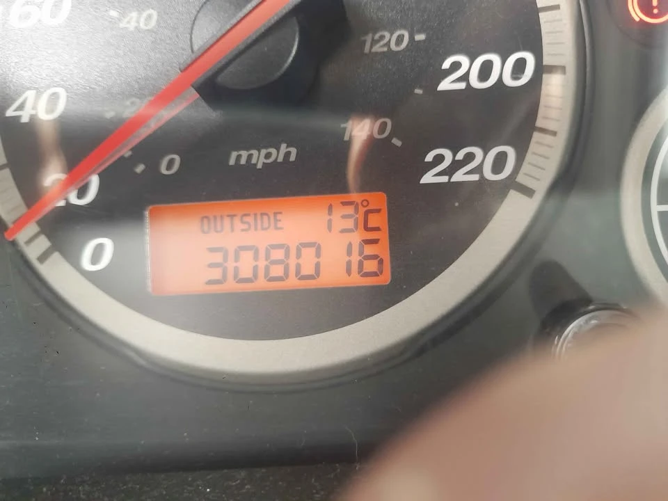 2003 Honda CR-V 2nd Gen - Image 8 of 10