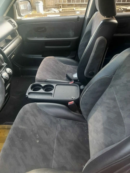 2003 Honda CR-V 2nd Gen - Image 3 of 10