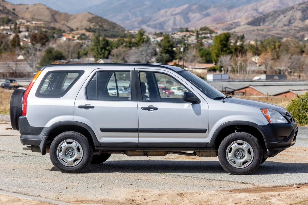 2003 Honda CR-V 2nd Gen - Image 5 of 31