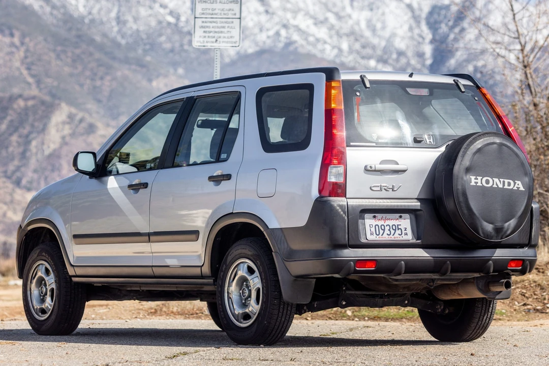 2003 Honda CR-V 2nd Gen - Image 9 of 31