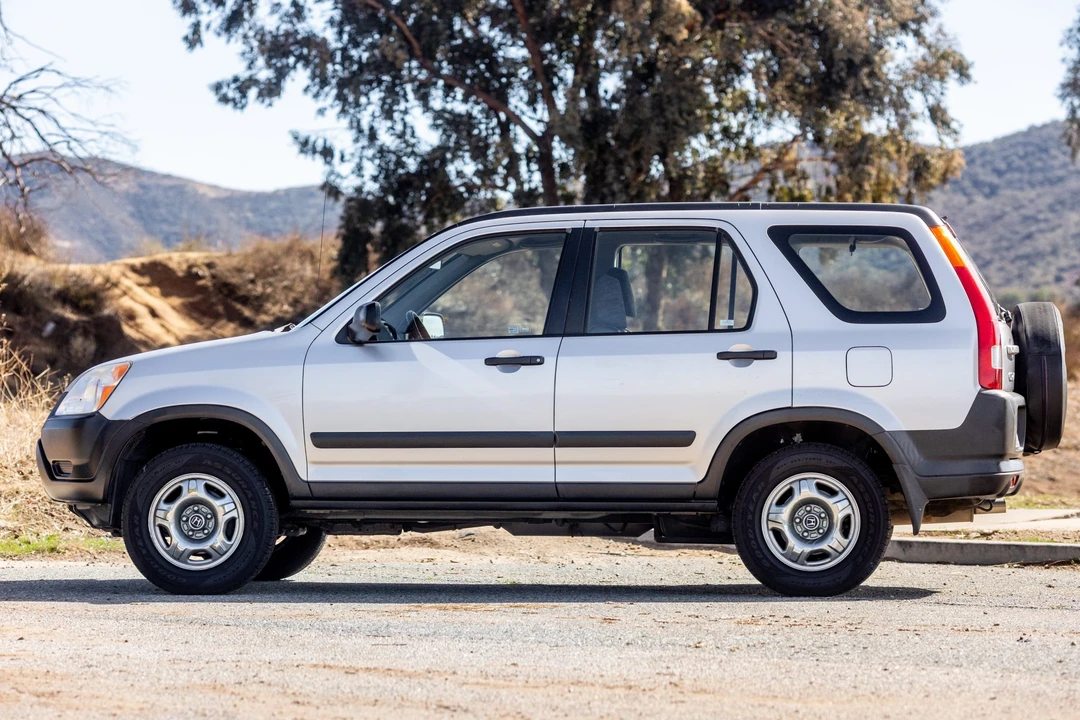 2003 Honda CR-V 2nd Gen - Image 10 of 31