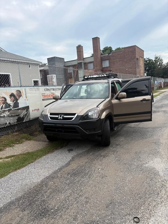 2003 Honda CR-V 2nd Gen - Image 3 of 7