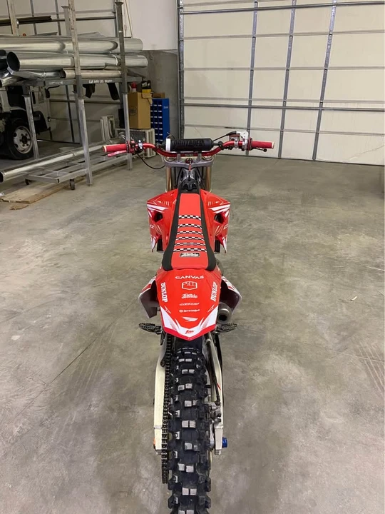 2003 Honda CR - Image 2 of 4