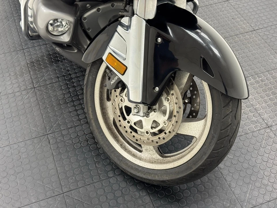 2003 Honda Gold Wing - Image 9 of 12