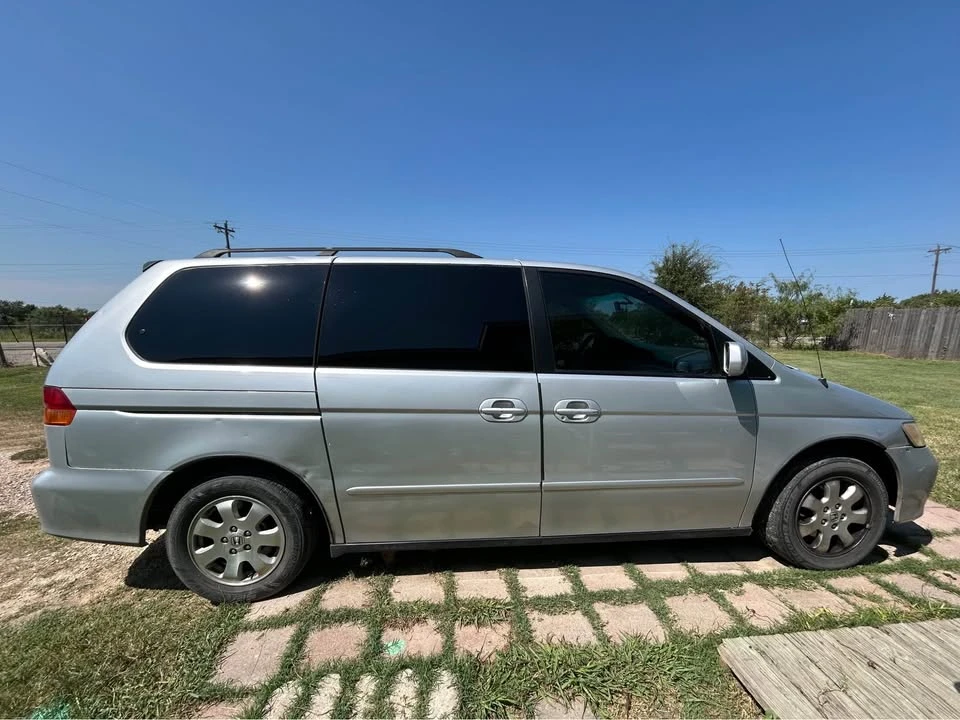 2003 Honda Odyssey - Image 2 of 9