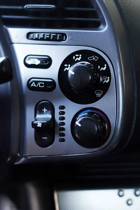 2003 Honda AP1 S2000 - Image 16 of 17