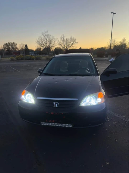 2003 Honda Civic 7th Gen - Image 2 of 9